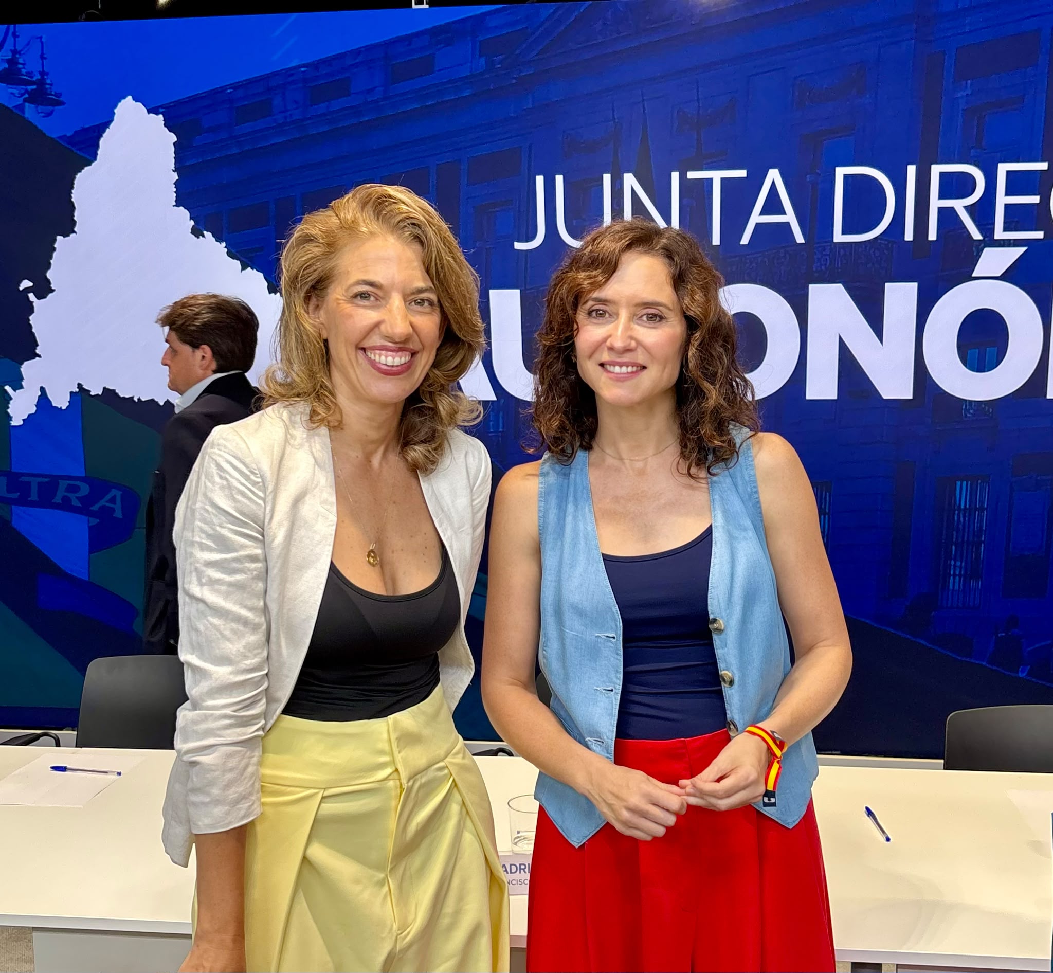 Marta Marbán junto a Isabel Díaz Ayuso