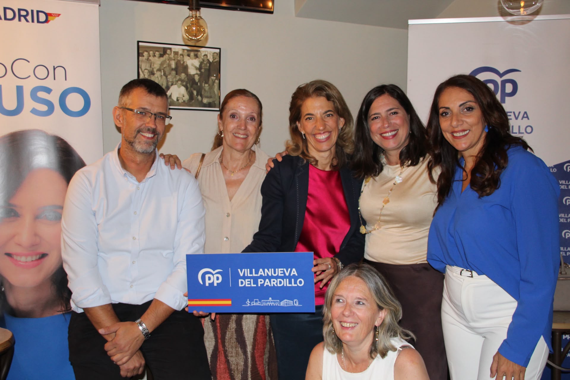Marta Marbán junto a concejales del Partido Popular de Villanueva del Pardillo